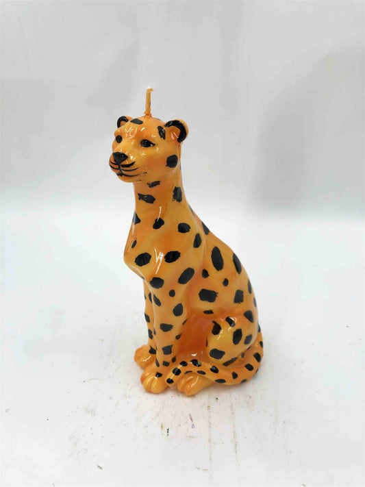Panter kaars van wax in oranje met zwarte vlekken – figuurkaars in de vorm van een zittende panter van 17 cm hoog