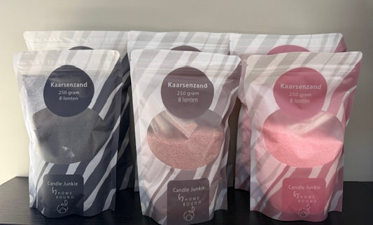 Kaarsenzand in 3 kleuren & 2 formaten – Zwart, Roze & Taupe met Lonten | Candle Junkie by Homebound