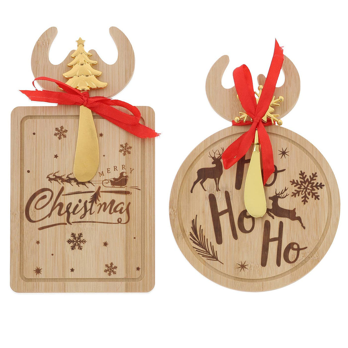 Twee houten kerstkaasplankjes met rendiergewei, goudkleurige RVS kaasmesjes en rode strikken, ronde Ho Ho Ho en rechthoekige Merry Christmas uitvoering