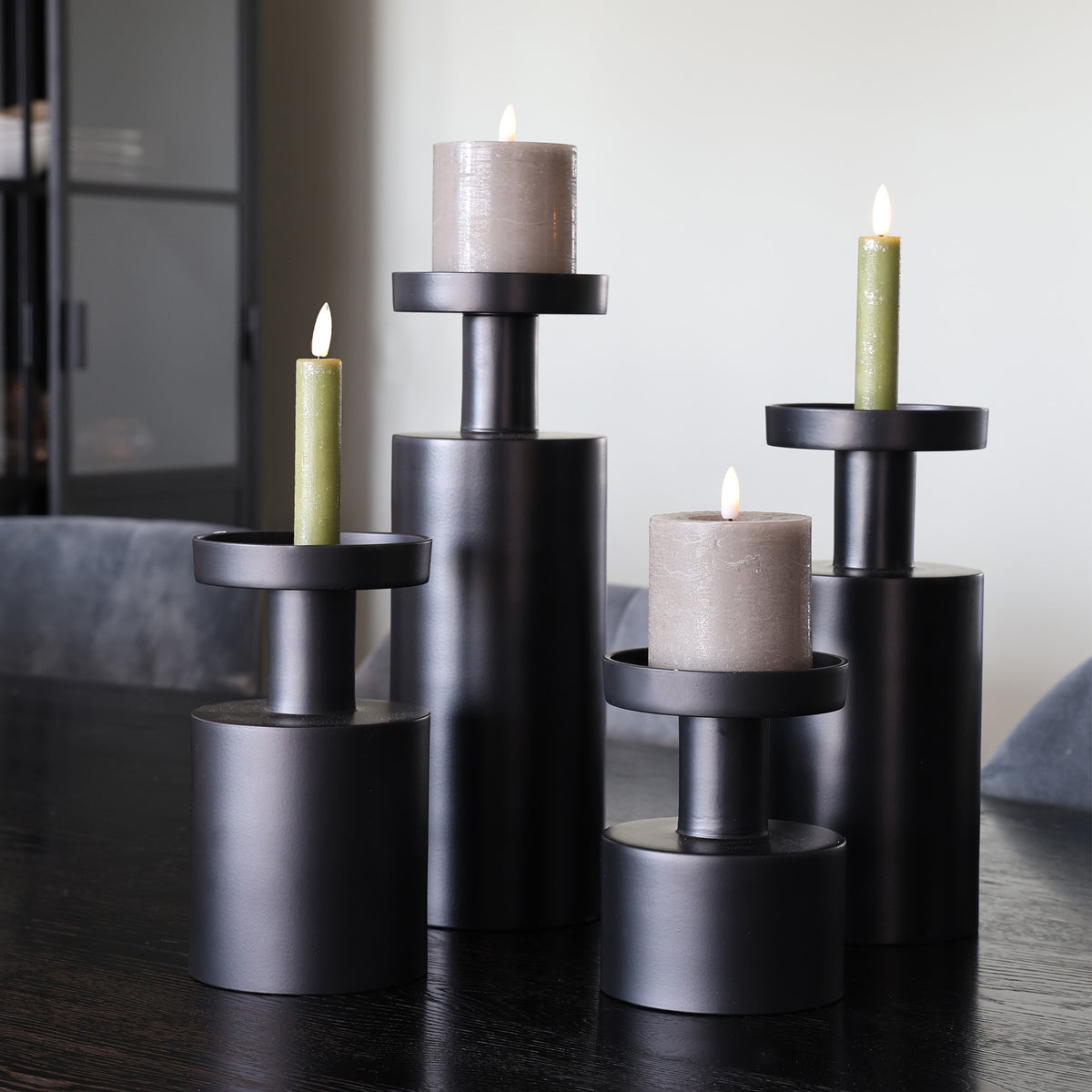 Navarro Kerzenständer aus schwarzem Metall – Modernes Design