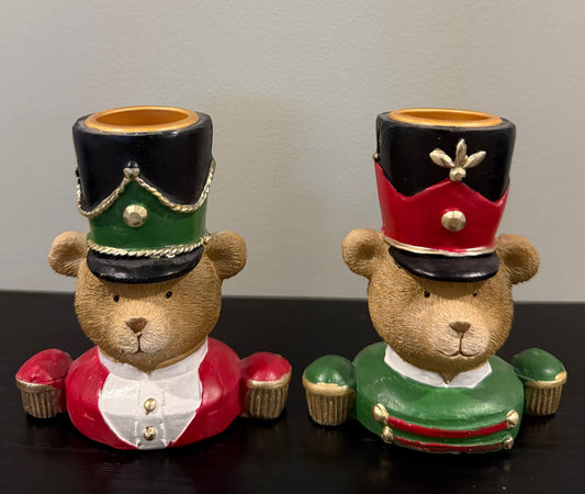 Set van 2 beren notenkraker kandelaars van Colmore – kerstdecoratie van polyresin in rood, groen en goud