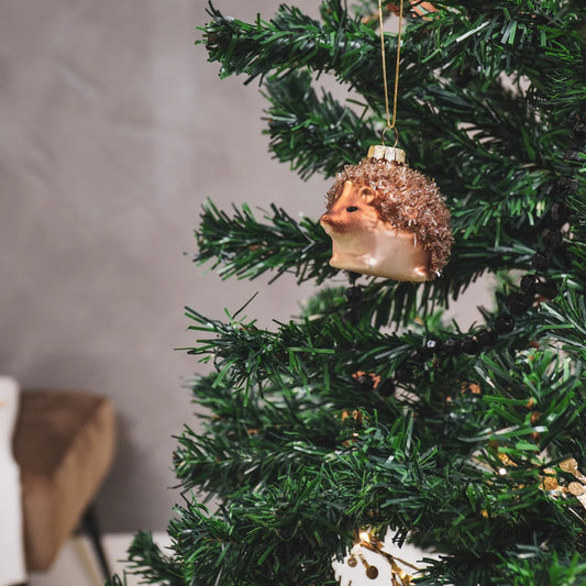 Glazen kerstbal in de vorm van een egel – Housevitamin ornament in boom