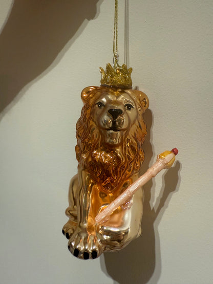 Gouden leeuw kerstbal van glas met kroon en scepter – koninklijke kerstdecoratie met dierenthema van Krokomingo
