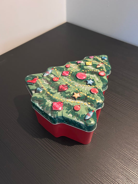 Kerstblik in kerstboomvorm van Clayre & Eef – koektrommel 14,5x8x6,5 cm