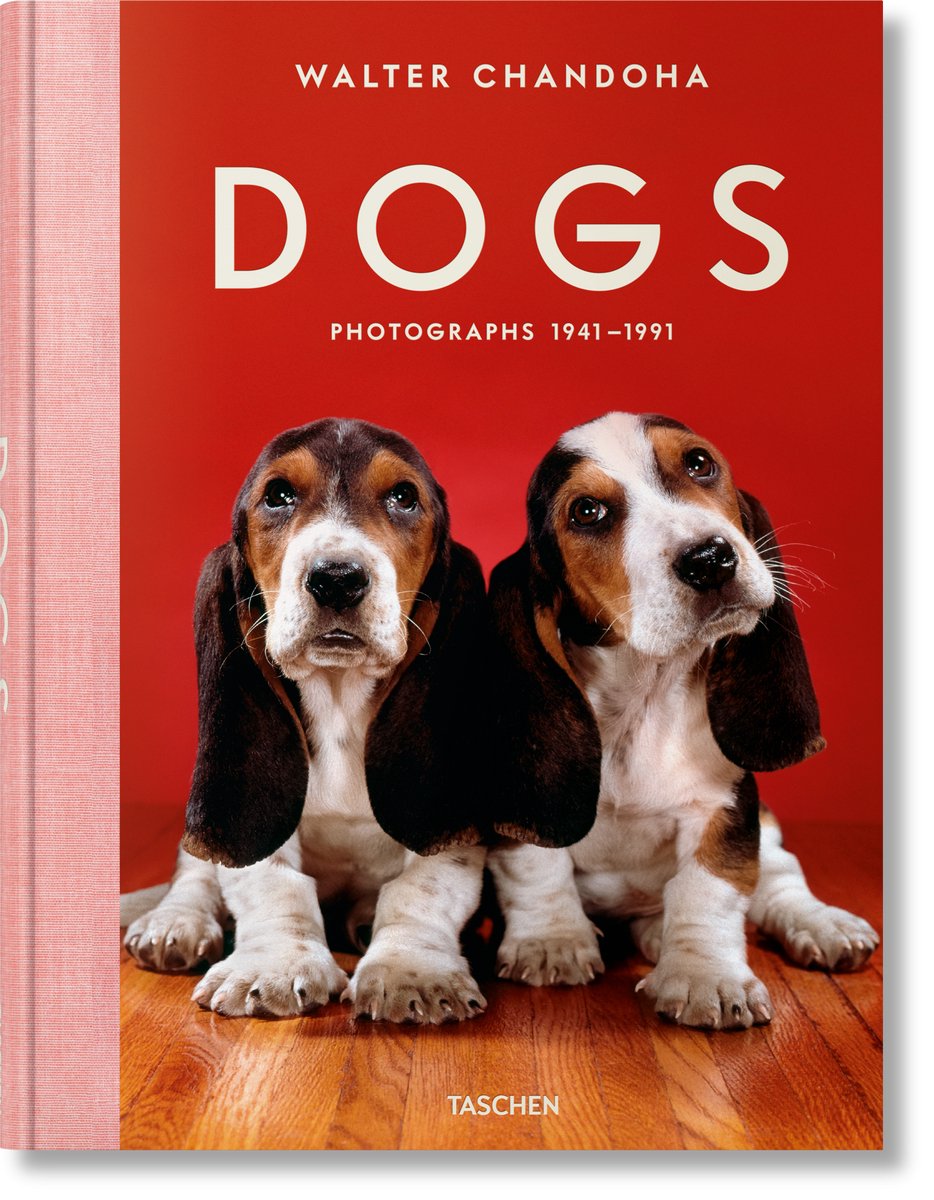 honden koffietafelboek met twee puppy's op rode achtergrond walter chandoha