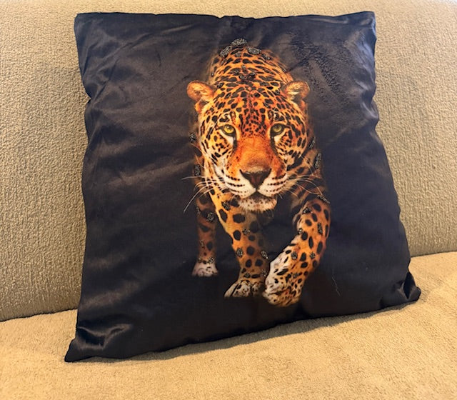 Zwart sierkussen met realistische luipaardprint – 45x45 cm – jungle decoratie Krokomingo