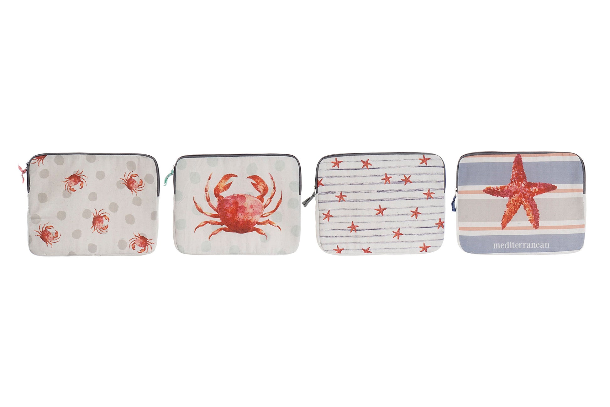 Canvas laptophoes met maritieme print, verkrijgbaar in vier designs met krabben en zeesterren. Beschermhoes van 36 x 28 cm met ritssluiting.
