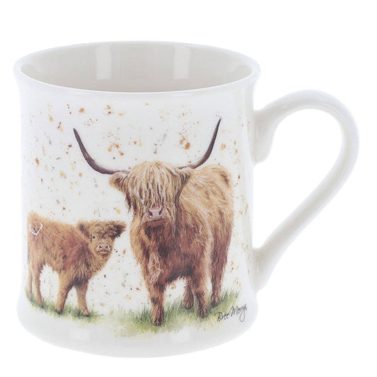 Witte keramische mok met aquarelillustratie van Schotse Hooglander en kalf – rustieke stijl