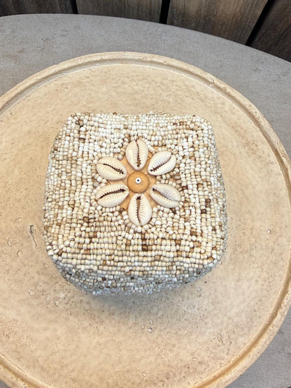 Handgemaakt Offermandje met Kralen & Schelpen – Zand | Bali Opbergdoosje 9 x 9 x 9 cm