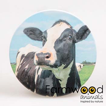 Ronde keramische onderzetter met zwart-witte koe in groen weiland van Farmwood Animals, diameter 10 cm