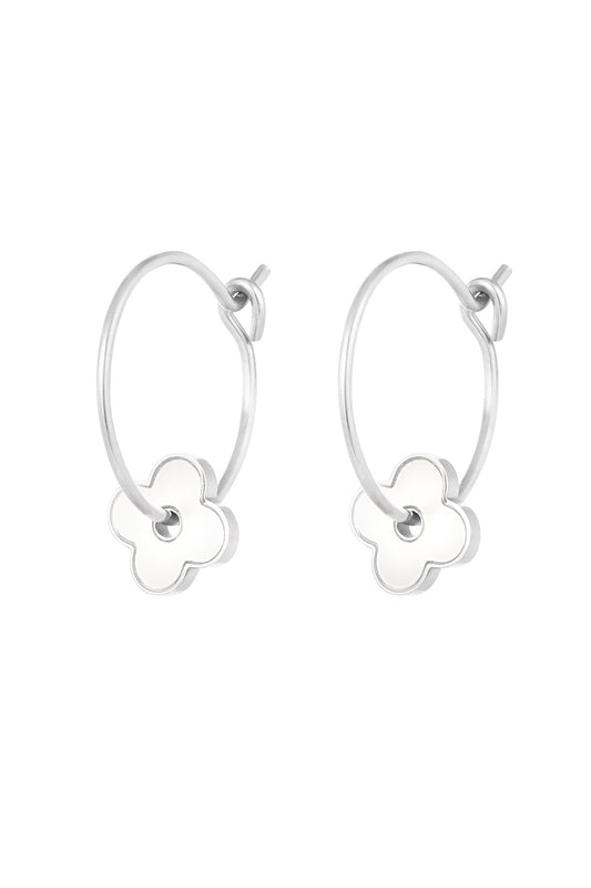 Zilveren oorringen met schelpbloem hanger – stainless steel zomerse oorbellen – Krokomingo