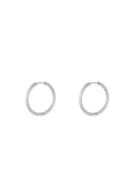 Zilveren hammered oorringen – stainless steel tijdloze hoops – Krokomingo