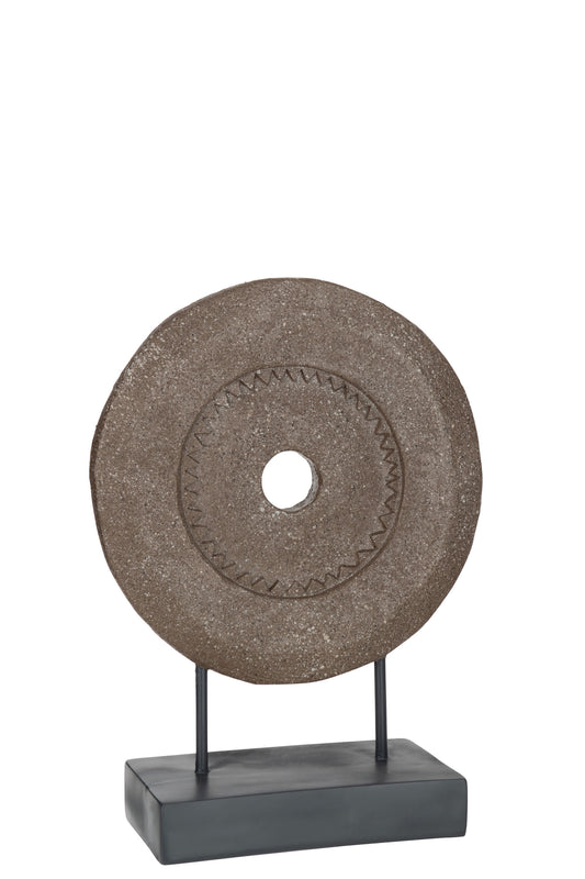 Rond stenen decoratiebeeld op zwarte standaard – 47 cm hoog – tribal stijl woondecoratie – J-line
