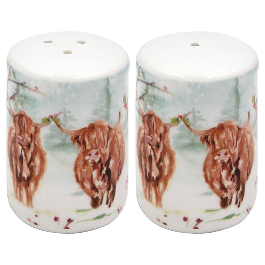 Keramieken kerst zout- en peperstrooiers met illustratie van Schotse Hooglanders in sneeuw met hulst – set van twee