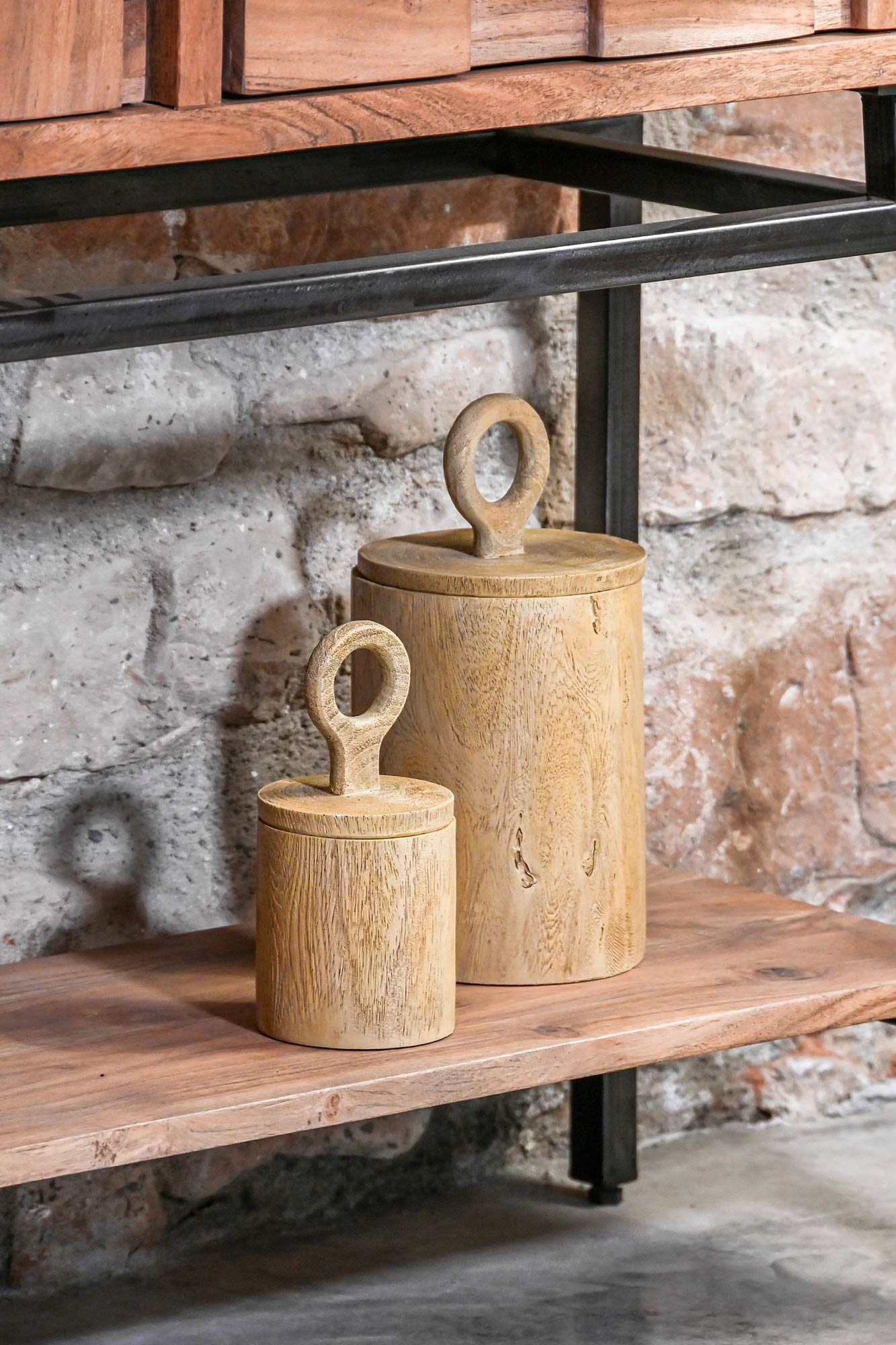Bruine decoratieve pot met deksel van hout, verkrijgbaar in groot of klein