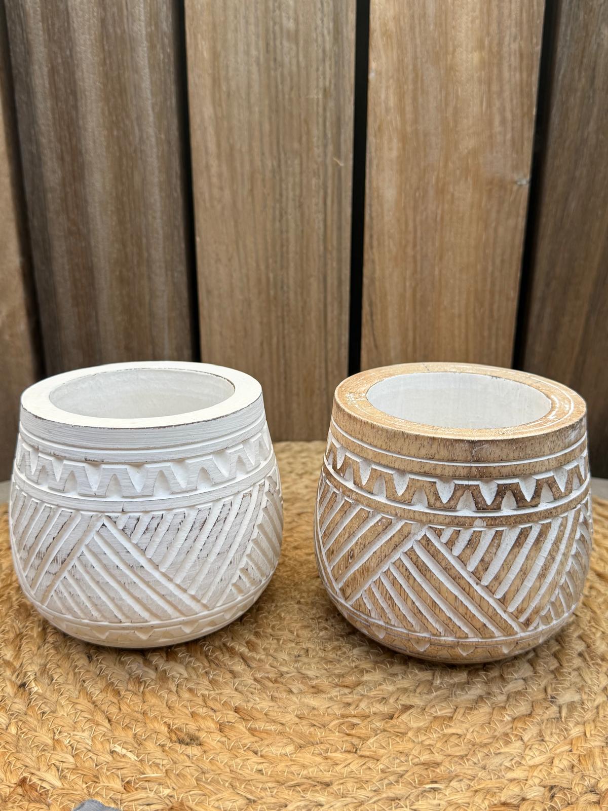 Handgemaakte houten pot uit Bali met traditioneel Balinees houtsnijwerk, verkrijgbaar in wit of naturel met whitewash, decoratieve houten pot van 10 x 10 cm.