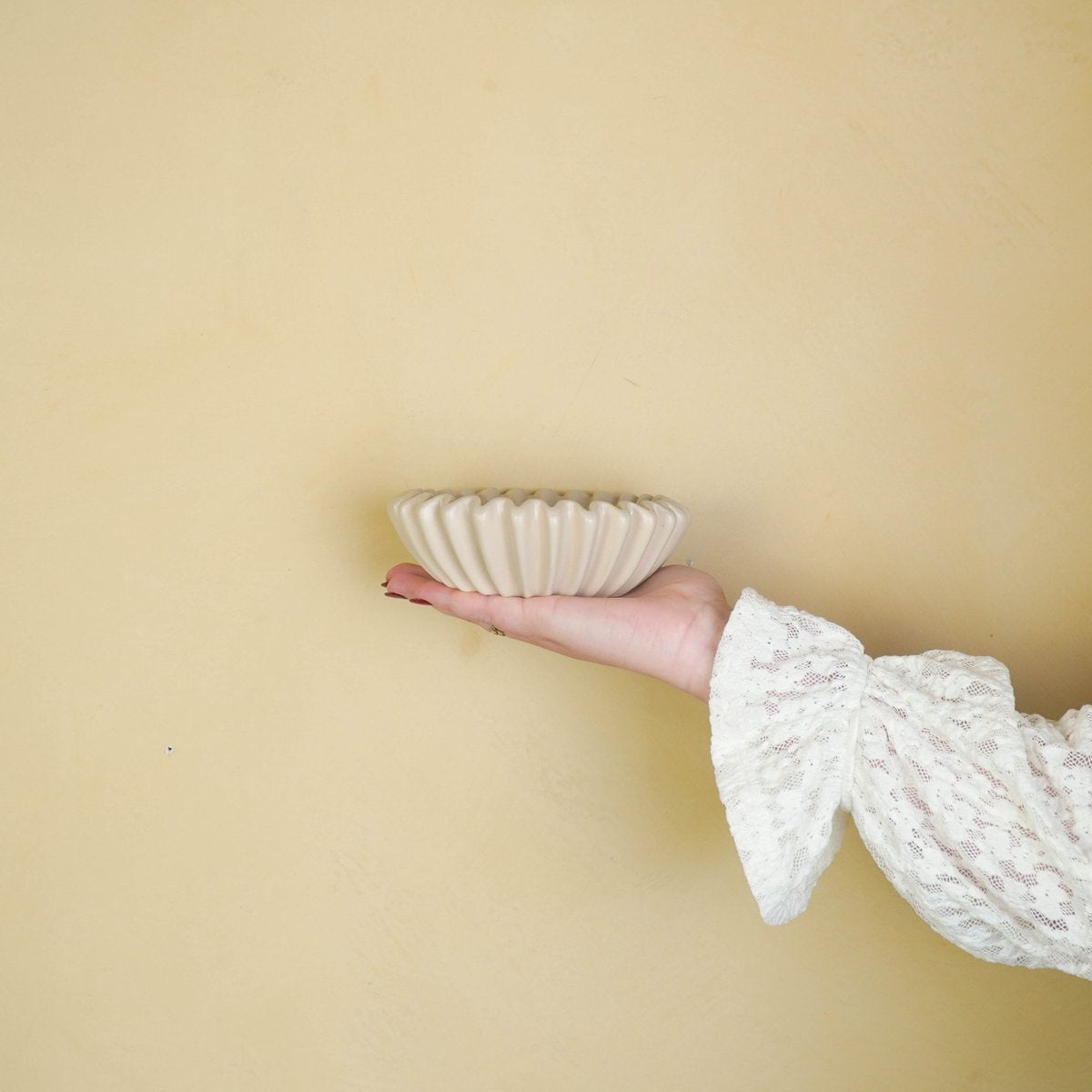 Ribbel Schaal Klein – Beige / Zand – Kaarsenzand & Keukenschaal – 15 cm