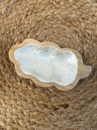 Handgemaakt Houten Capiz Schaaltje Kacangan – Diverse Figuren – 11 cm