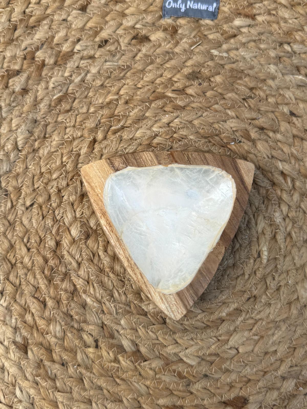 Handgemaakt Houten Capiz Schaaltje Kacangan – Diverse Figuren – 11 cm