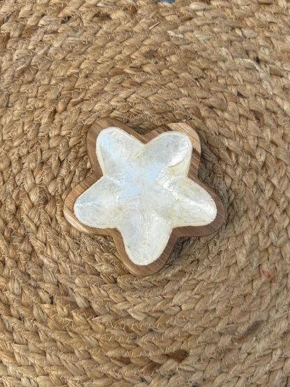 Handgemaakt Houten Capiz Schaaltje Kacangan – Diverse Figuren – 11 cm