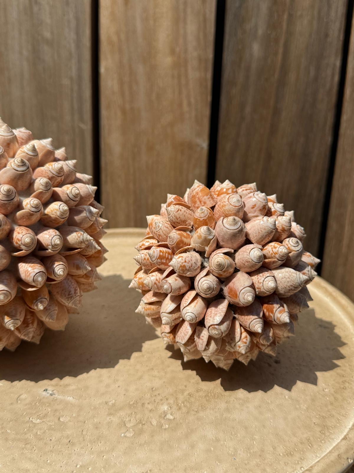 Handgemaakte Schelpenbollen Bola Buteng – Set van 2 – Zalmkleur