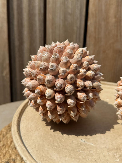 Handgemaakte Schelpenbollen Bola Buteng – Set van 2 – Zalmkleur