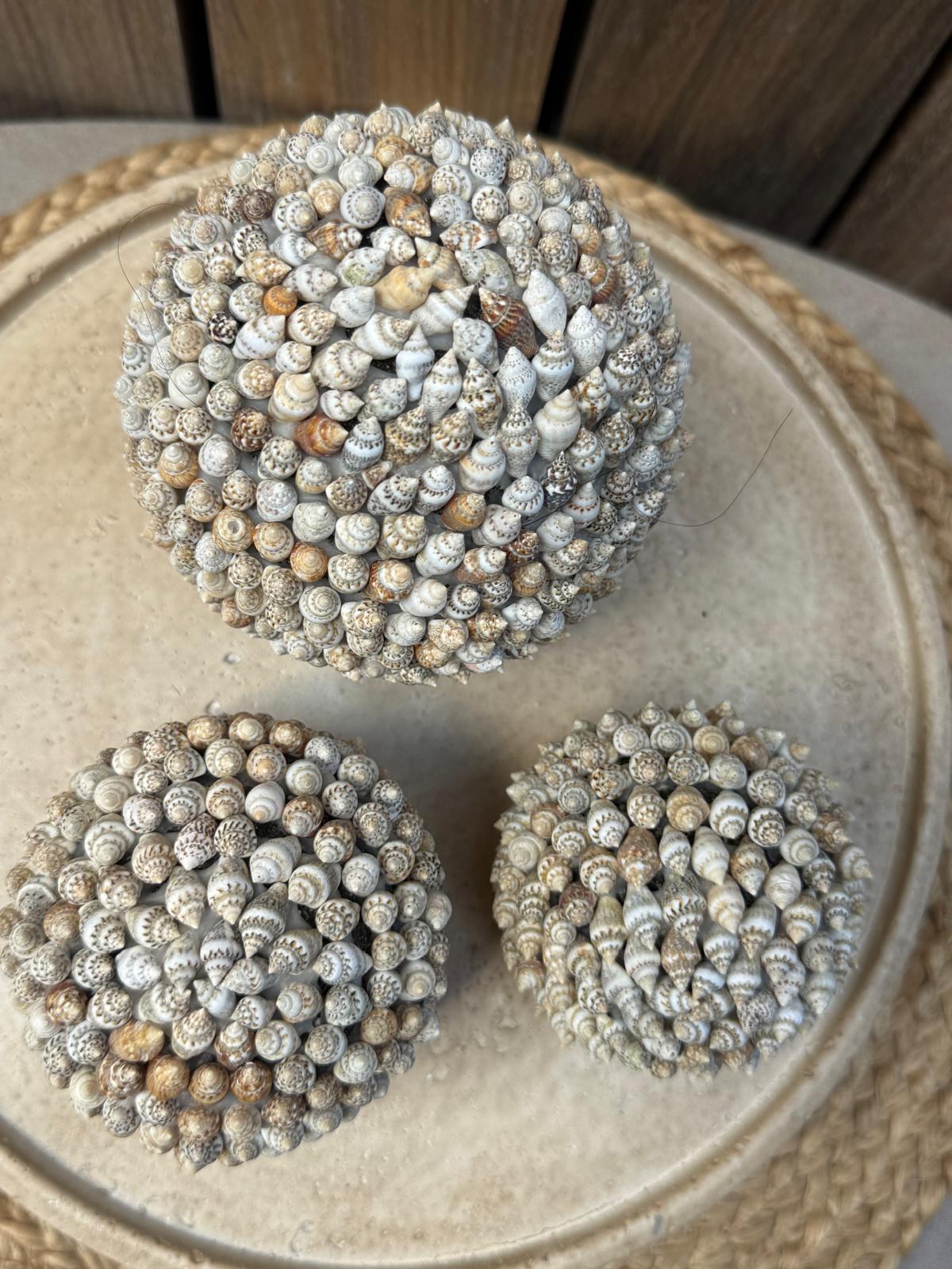 Handgemaakte Schelpenbollen Bali – Set van 3 – Ø 7, 9 & 11 cm
