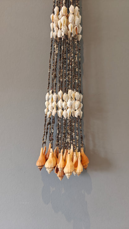 Gordon Brute – lange schelpenhanger uit Indonesië – 110 cm