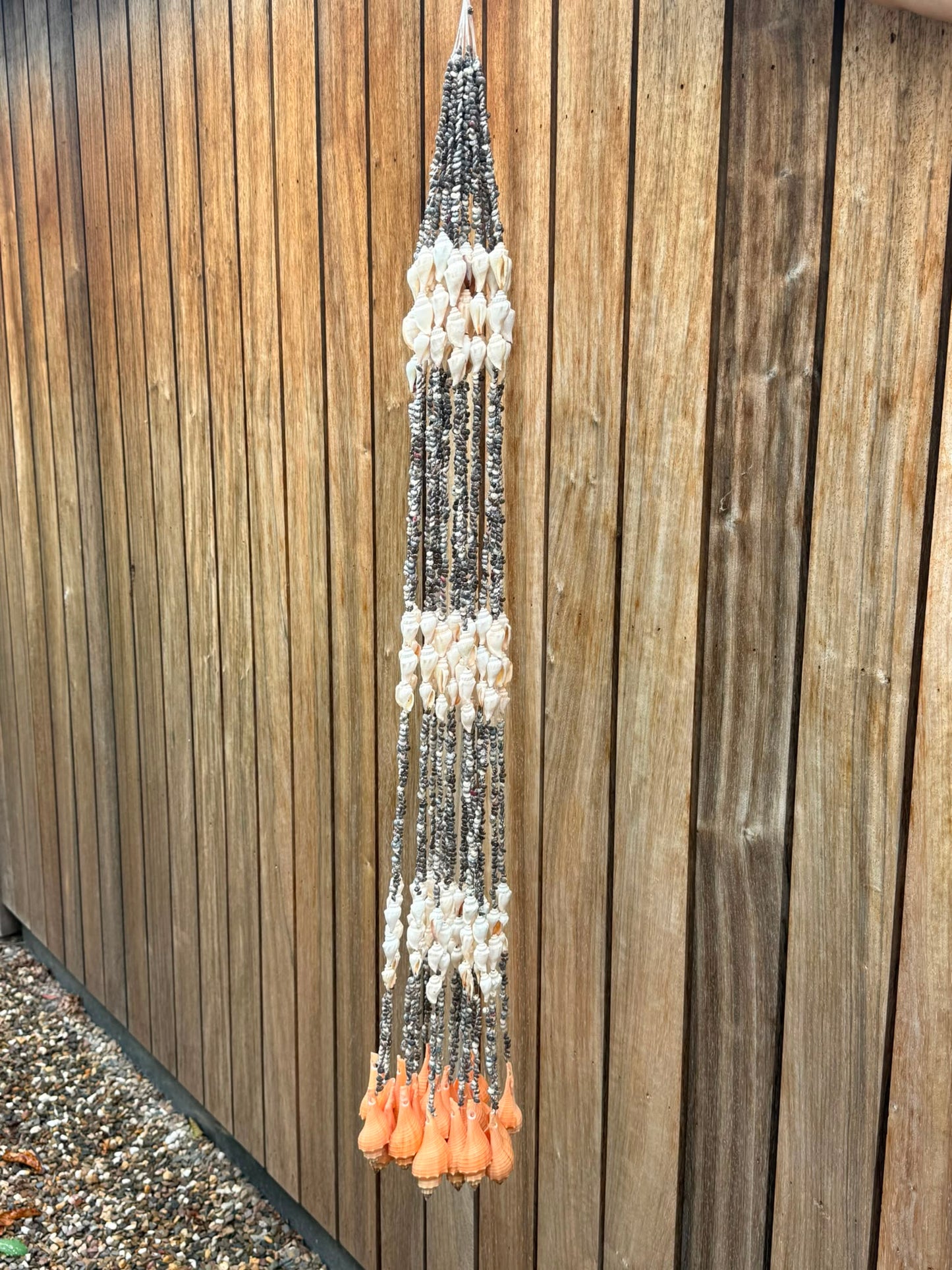 Gordon Brute – lange schelpenhanger uit Indonesië – 110 cm