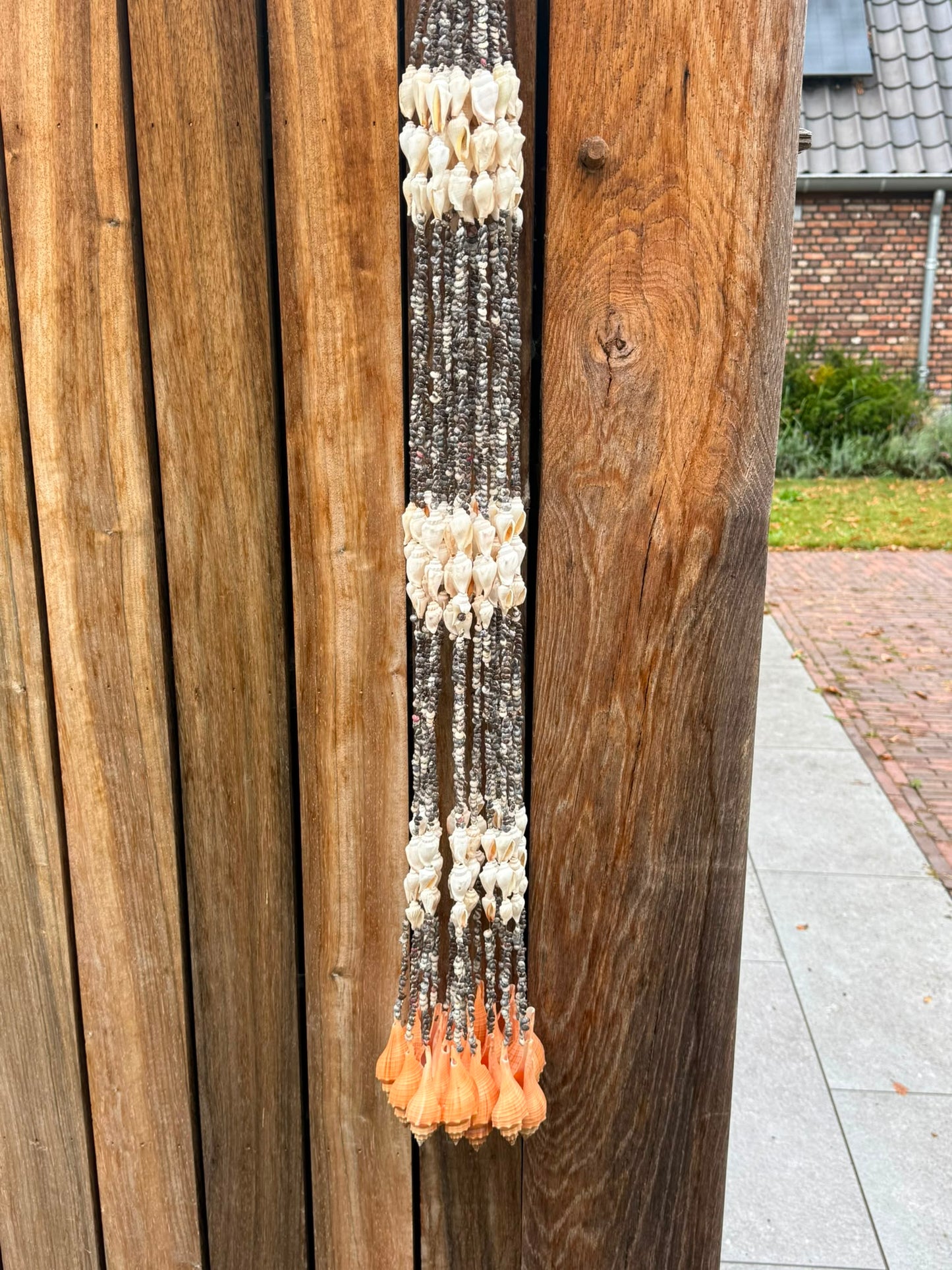 Gordon Brute – lange schelpenhanger uit Indonesië – 110 cm