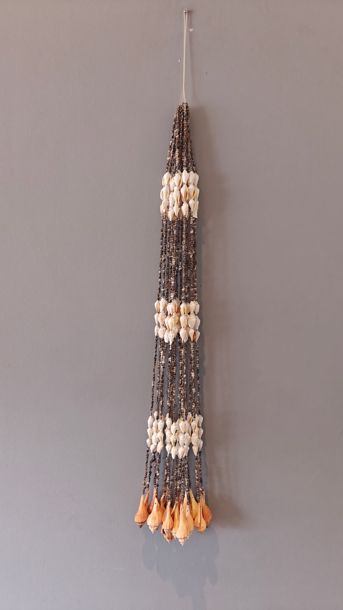 Gordon Brute – lange schelpenhanger uit Indonesië – 110 cm