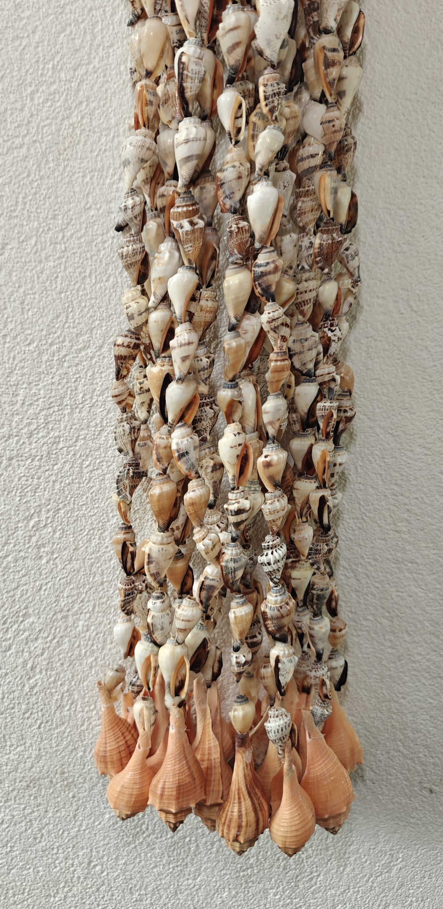 Gordon Percing – lange schelpenhanger uit Indonesië – 120 cm