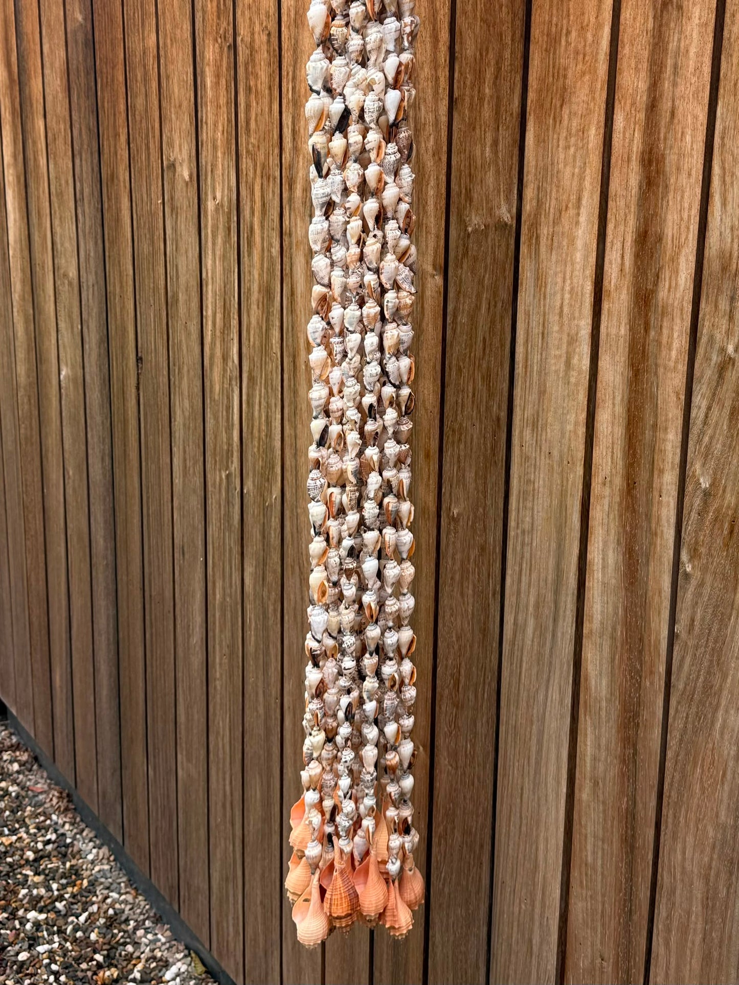 Gordon Percing – lange schelpenhanger uit Indonesië – 120 cm