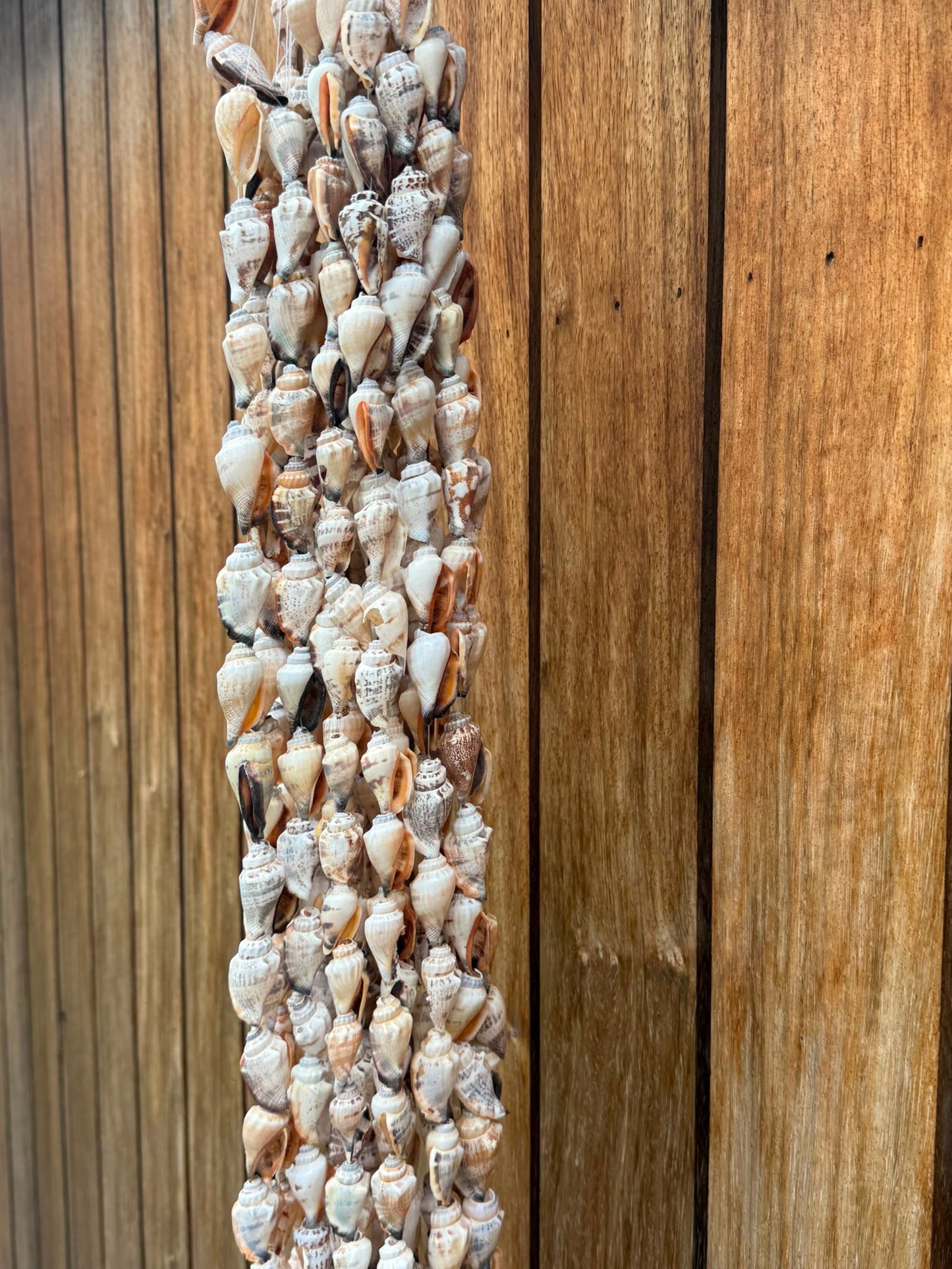 Gordon Percing – lange schelpenhanger uit Indonesië – 120 cm