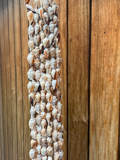 Gordon Percing – lange schelpenhanger uit Indonesië – 120 cm