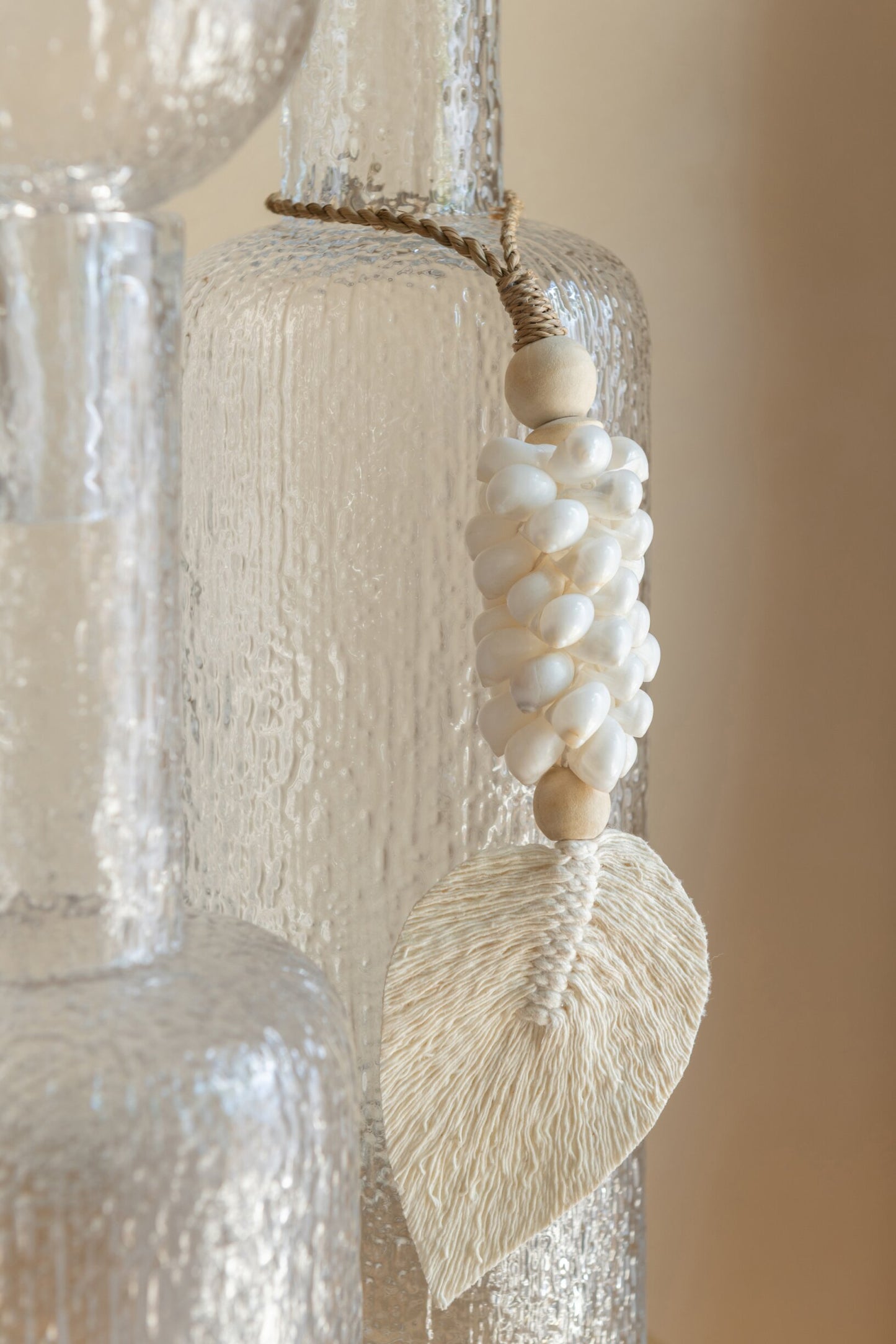 Decorative Shell Hanger with Jute – Natural or White – 39 cm
