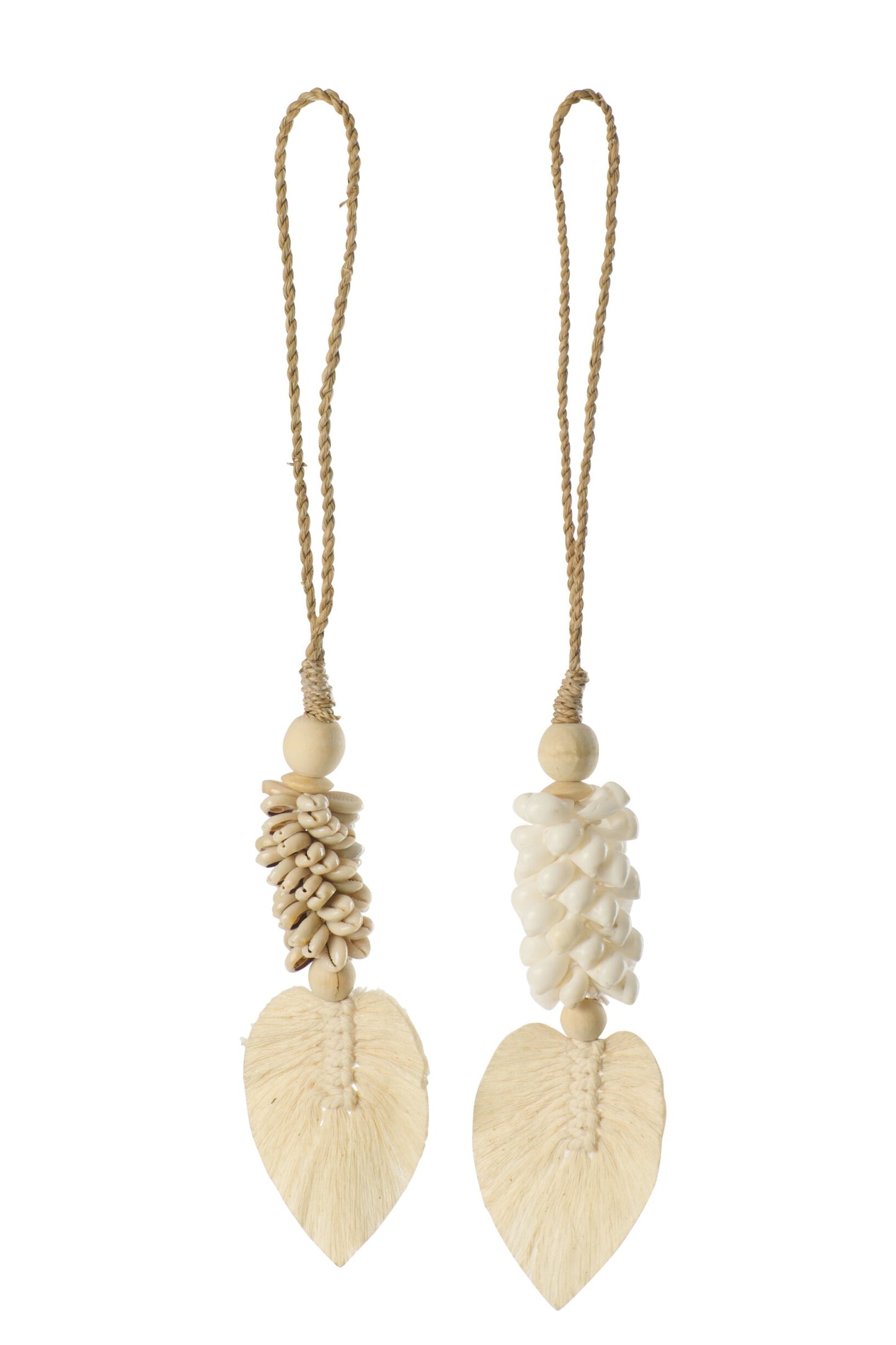 Decoratieve schelpenhanger met jute in naturel en wit van 39 cm