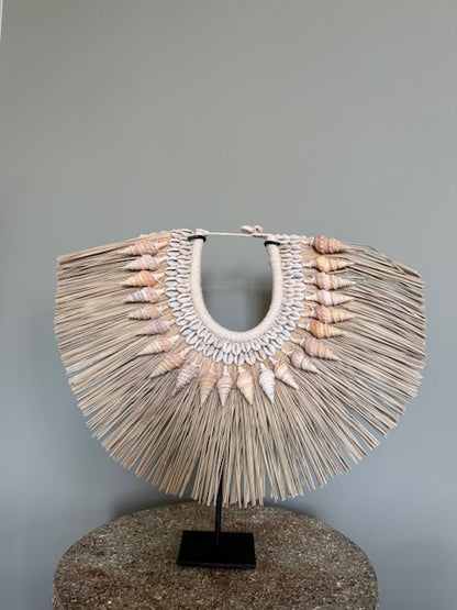 Boho Schelpenketting op Standaard – 36 cm Hoog – Indonesië