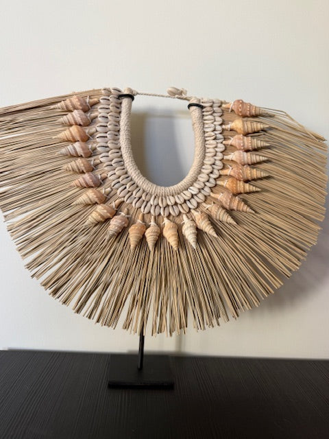 Boho Schelpenketting op Standaard – 36 cm Hoog – Indonesië