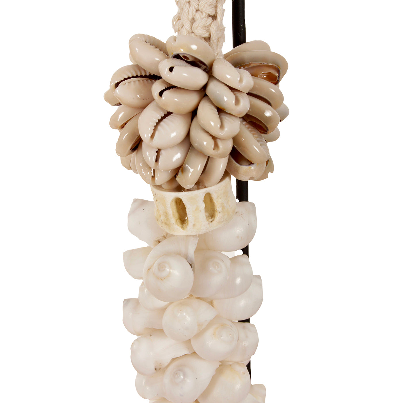 Handgemaakte Schelpenketting op Standaard – Indonesië – 52 cm