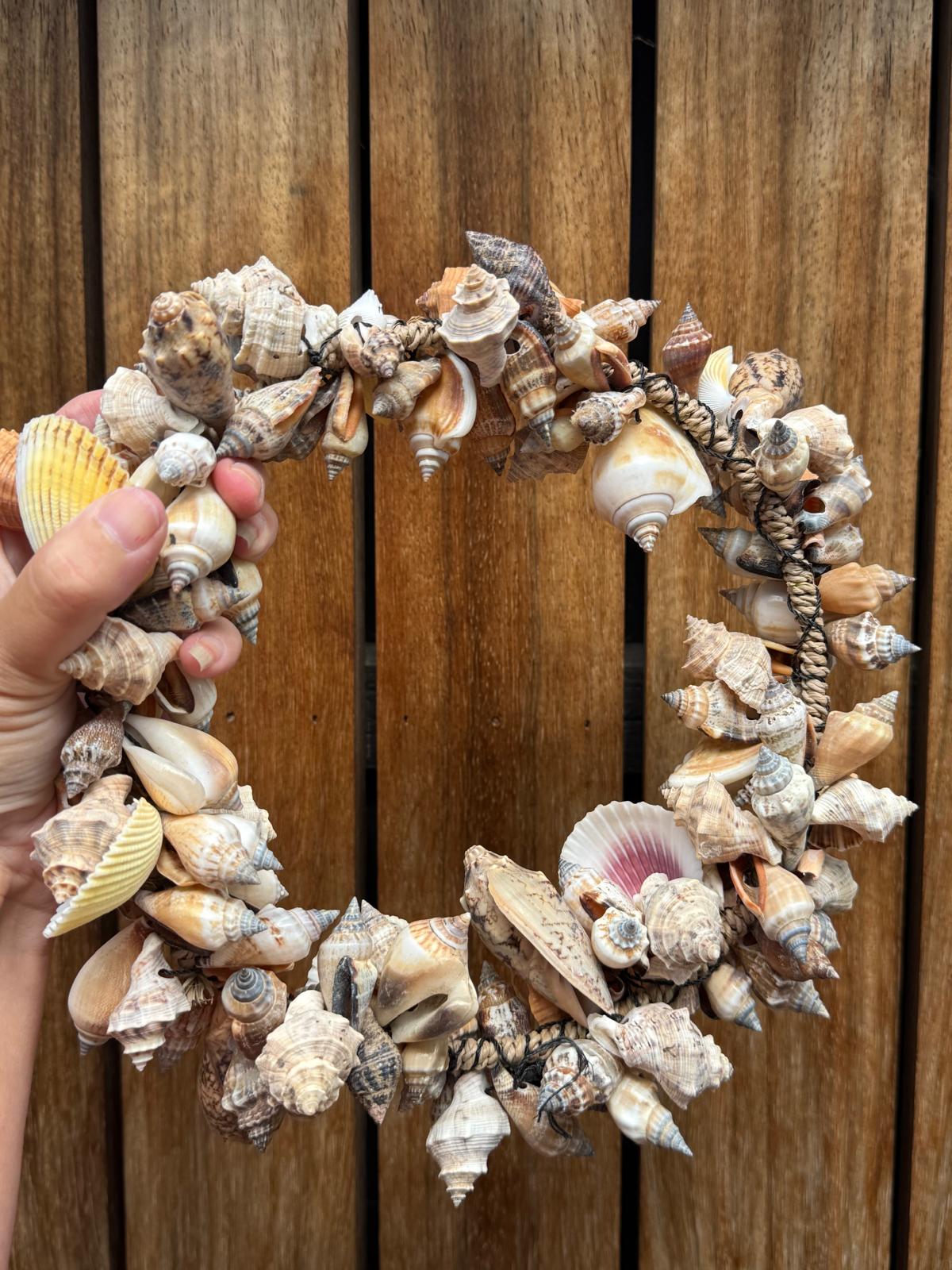 Handgemaakte Schelpenkrans Bali – Natuurlijke Schelpen – 28 cm