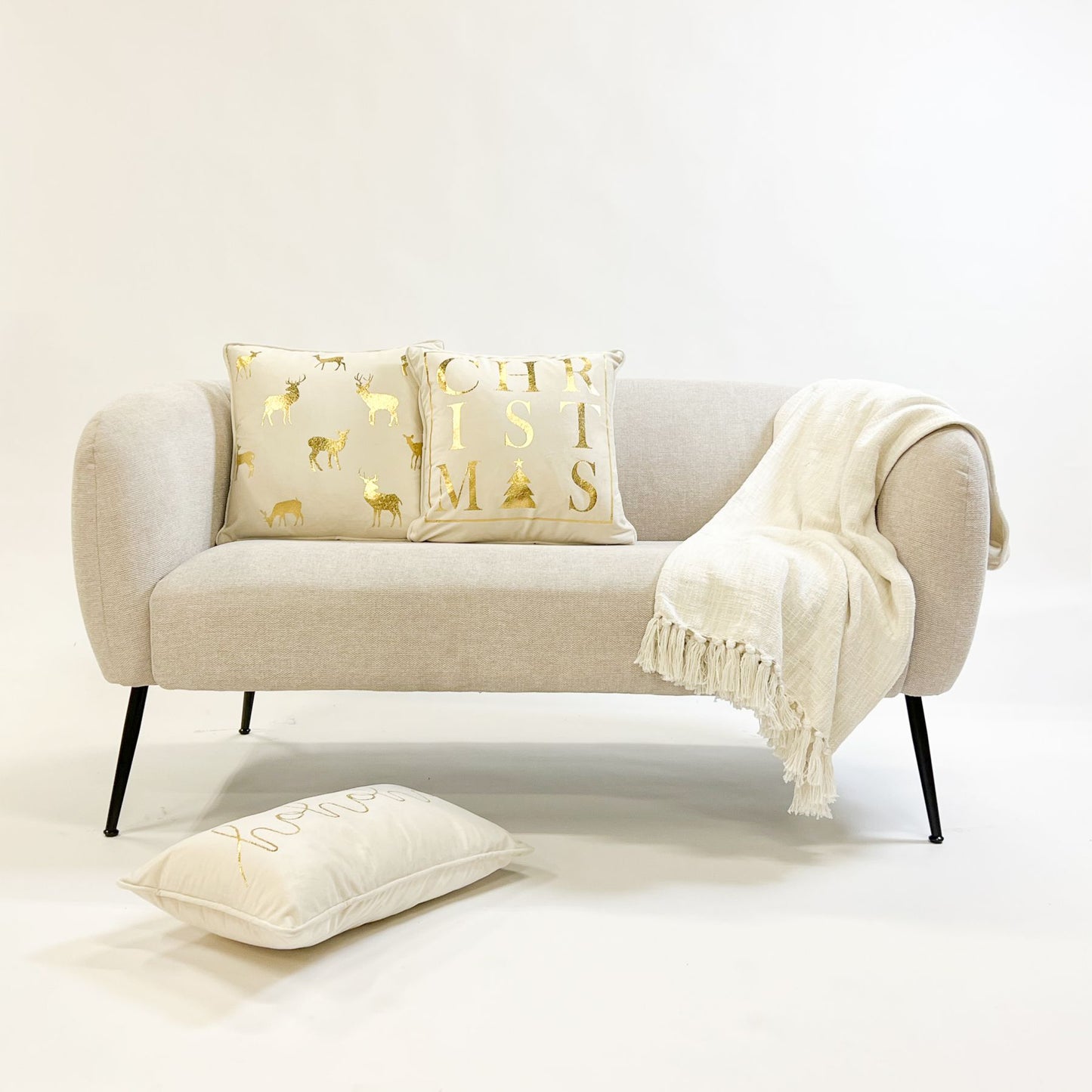 Kerstkussen Wit Velvet – Gouden Rendieren – 45x45
