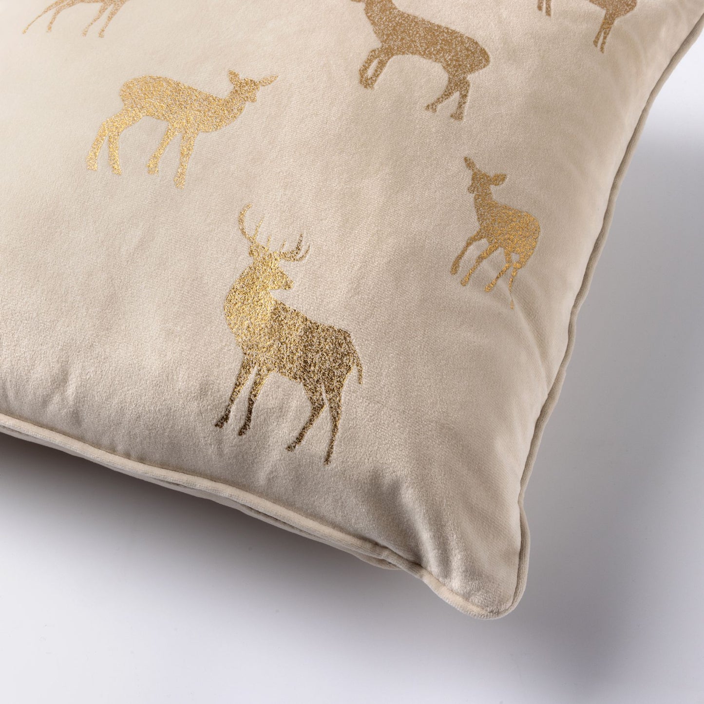 Kerstkussen Wit Velvet – Gouden Rendieren – 45x45