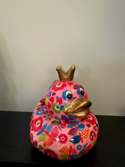 Pomme Pidou spaarpot eend Ducky – keramiek met bloemenprint en gouden kroon – 14 cm – Krokomingo