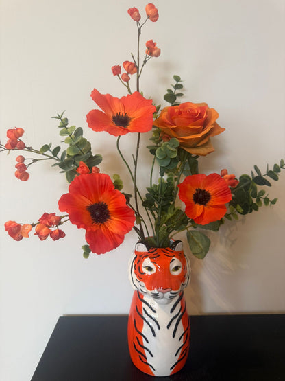 Tiger Sunset Arrangement – Luxe Tijgervaas met Kunstbloemen (52 cm)