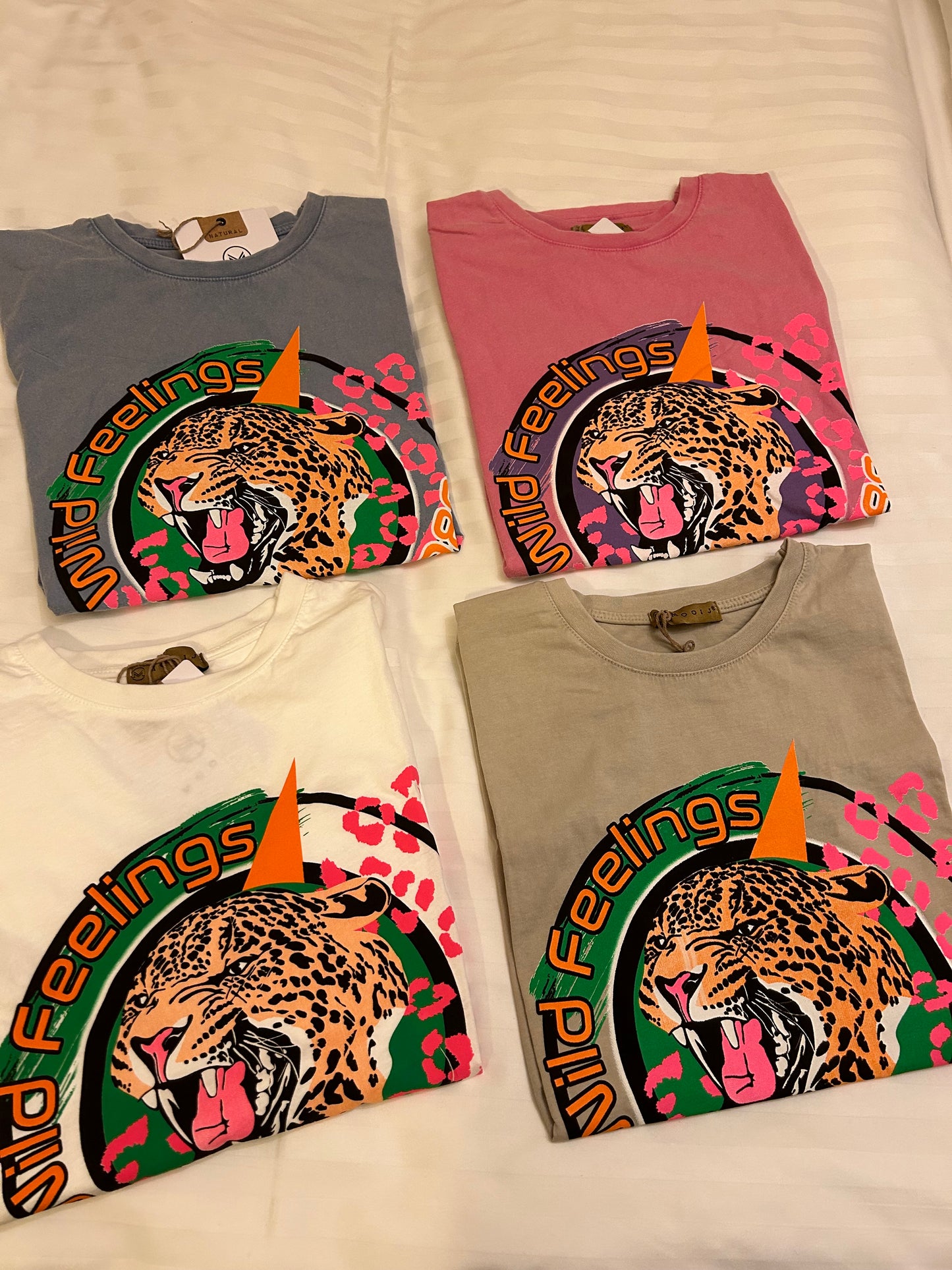 Panter T-shirt Wild Feelings in roze, jeansblauw, wit of beige – damesmode