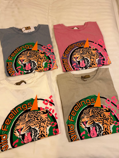 Panter T-shirt Wild Feelings in roze, jeansblauw, wit of beige – damesmode