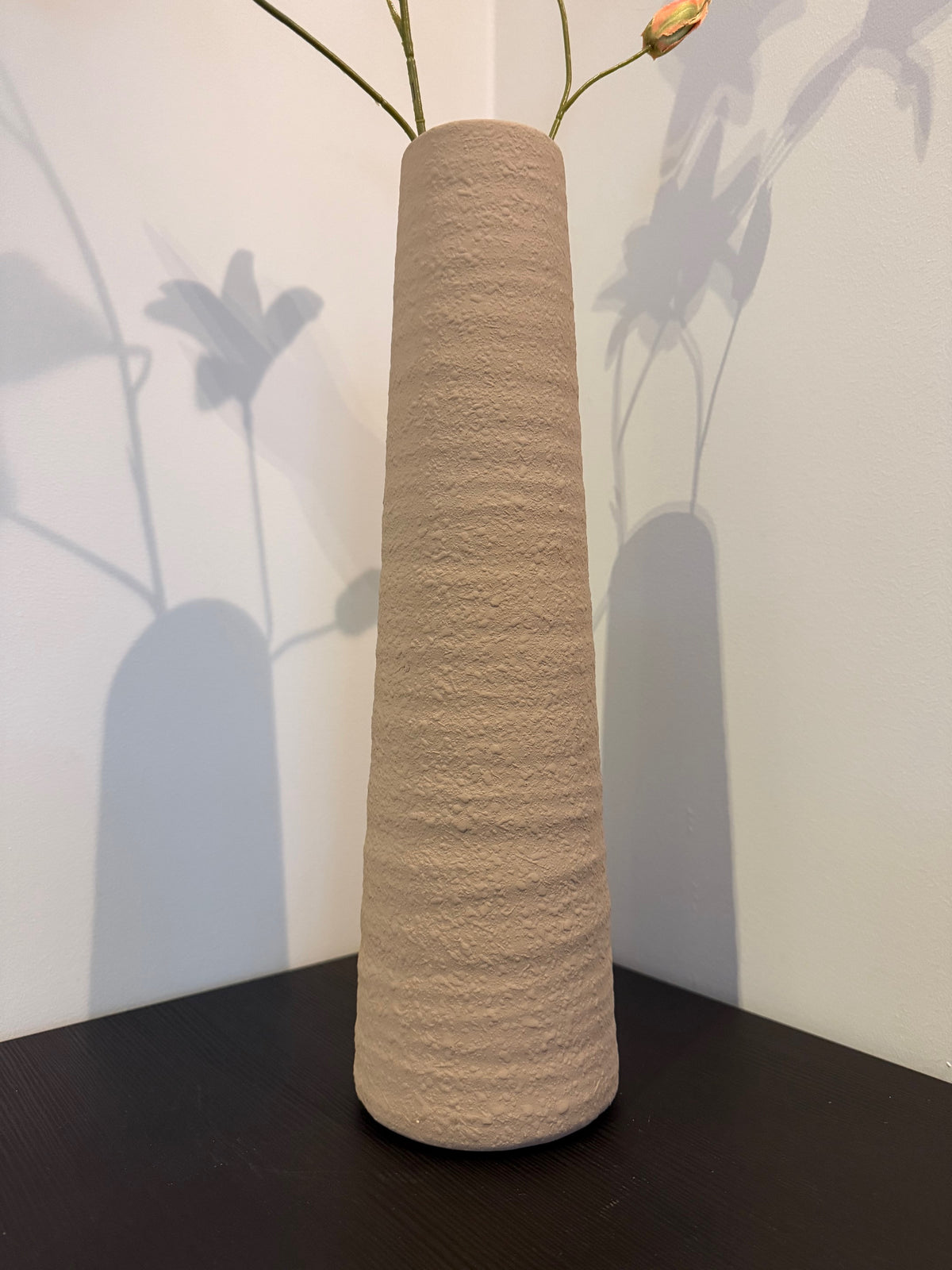 Beigefarbene Steingutvase, 40 cm hoch – Dekorative Vase – Krokomingo