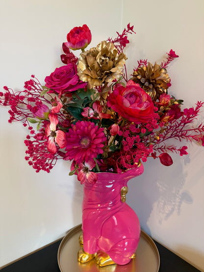 Design nijlpaard vaas fuchsia met goudkleurige accenten en vol zijden boeket, totale hoogte circa 82 cm