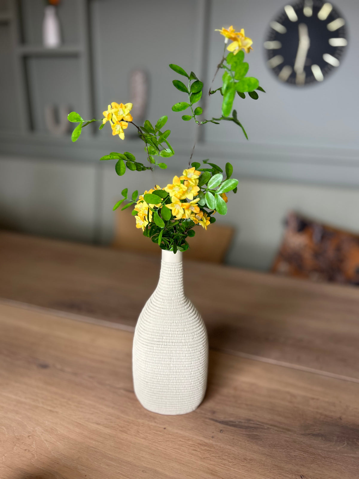 Youna Vase Creme – Light & Living